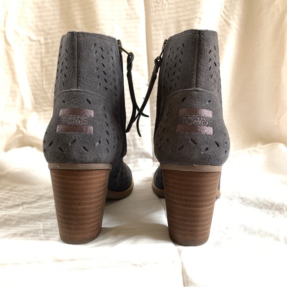 TOMS Majorca Suede Peep Toe Chunky Heel Booties
Forged Iron Grey US 8 - Picture 11 of 12